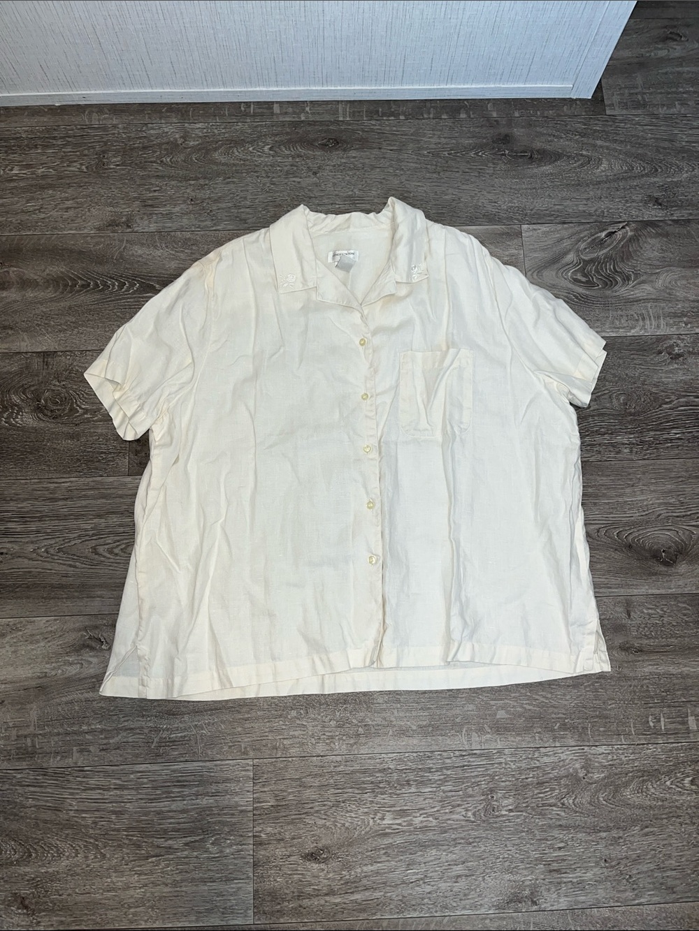 Women’s Casual Short-Sleeve Button-Up Shirt - White